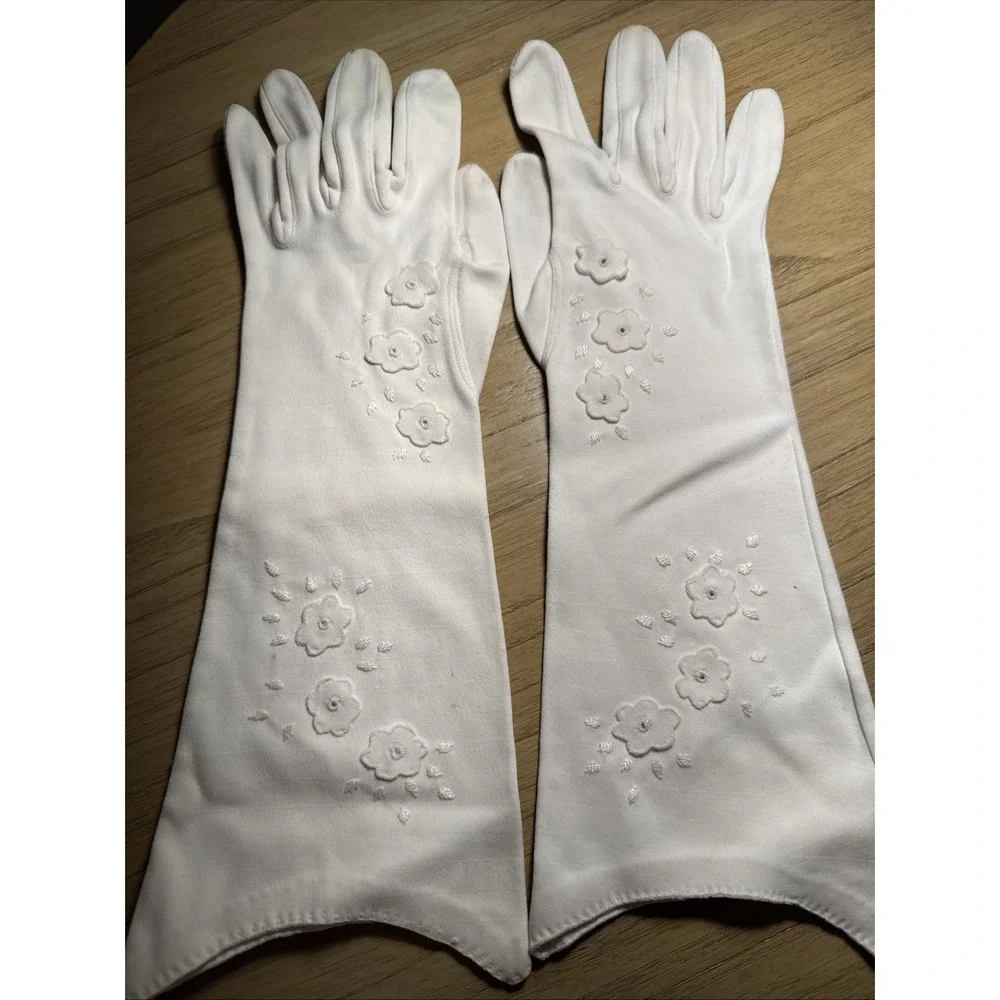VTG Womens Elbow Length Gloves White Nylon Scalloped Cuff Sz 7 Floral Appliqué
